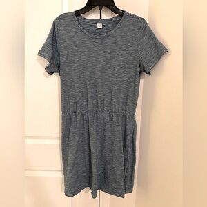 Women’s Old Navy S/S Pullover Dress. Size Large. Blue/White Horizontal Stripes.